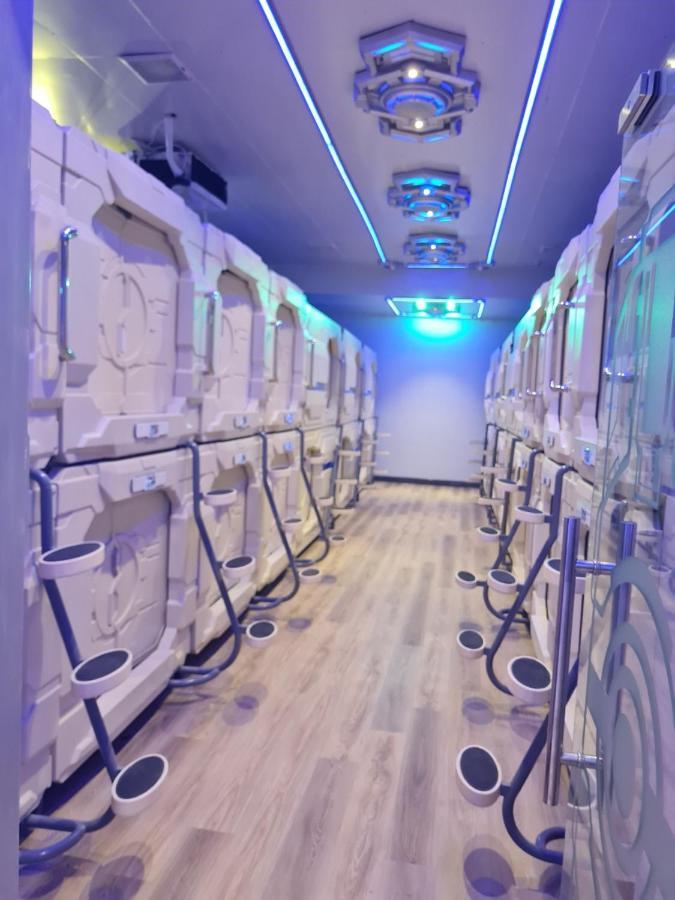 Capsule Riverside 2*